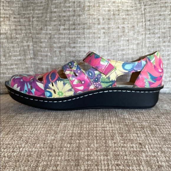 Alegria Leather Artsy Rainbow Multicolor Floral Heart Ergonomic Sandals, EU 38 - Picture 7 of 14